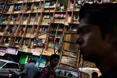 A slum redevelopment project building stands in the Dharavi slum area of Mumbai, India. (Photographer: Brent Lewin/Bloomberg)