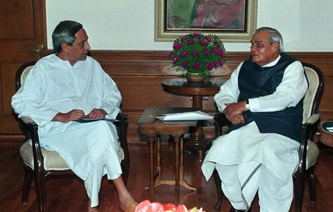 Odisha Chief Minister Naveen Patnaik with then Prime Minister Atal Bihari Vajpayee. (Photograph: PIB)
