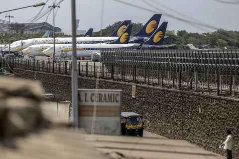 Grounded Jet Airways India Ltd. aircraft. (Photographer: Dhiraj Singh/Bloomberg) 