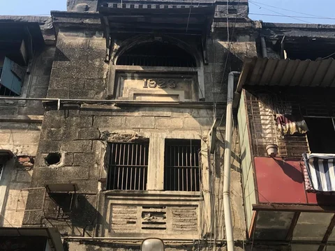 An old BDD Chawl building. (BloombergQuint)