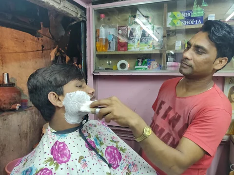 A barber uses Vi-John shaving cream to shave in Lower Parel. (Source: BloombergQuint)