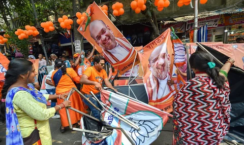 BJP activists try to reinstall the party hordings, poster and banners, which were vandalised (Source: PTI)