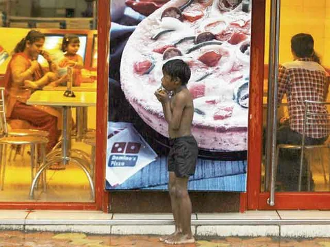 ऑक्सफेम रिपोर्ट: भारत में बढ़ी अमीर-गरीब के बीच की खाई, पिछले 5 सालों में तेज़ी से बढ़ी अरबपतियों की संपत्ति