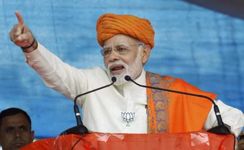 क्यों कीचड़ फेंककर PM की गरिमा तार-तार कर रहे हैं नरेंद्र मोदी ? कैसे अपनी बेकाबू फौज को सीख देंगे