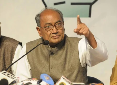 ये भाजपाई पहलू खाँ के हत्यारों को बचाते हैं औऱ अख़लाक के हत्यारों को तिरंगे से लपेटते हैं, बड़े बेशर्म है : दिग्विजय सिंह