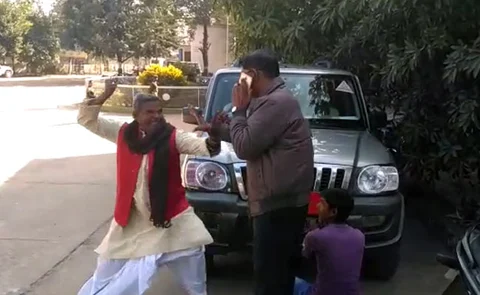 झारखंड में BJP नेता की गुंडागर्दी, गाड़ी से नेमप्लेट हटवाने गए डीटीओ से की मारपीट