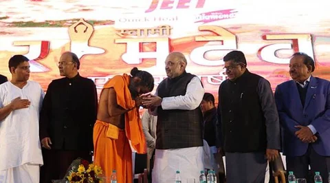 किसानों,नौजवानों के लिए वक्त ना निकालने वाली मोदी सरकार बाबा रामदेव के TV कार्यक्रम में पहुंची, उठे सवाल