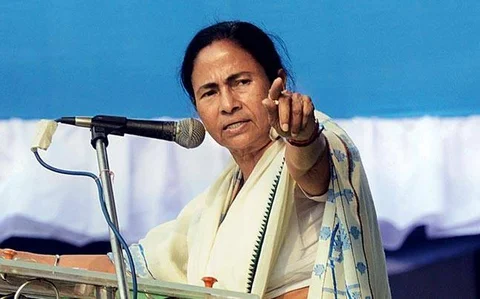 रामनवमी में हथियारों के प्रदर्शन पर भड़कीं ममता बनर्जी, कहा- गुंडे कर रहे राम के नाम को ख़राब