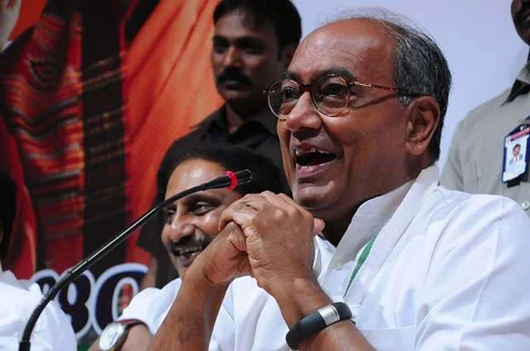 देश में EVM छोड़ो TV का बटन दबाने से भी सिर्फ मोदी औऱ योगी निकल रहे हैं- दिग्विजय सिंह