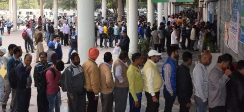नोटबंदी में सिर्फ 11 करोड़ नकली नोट पकड़े गए, लोग बोले- सैकड़ों जानें,लाखों की नौकरियां फिर क्यों ?