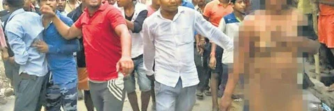बिहार में हिंसक भीड़ का मर्दवादी नंगापन आया सामने, महिला को निर्वस्त्र कर सरेआम घुमाया