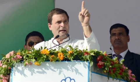 मोदी ने गरीबों और किसानों के कैश में आग लगा दी, अब मजबूरी में वह कैशलेस हो गए हैं : राहुल गांधी