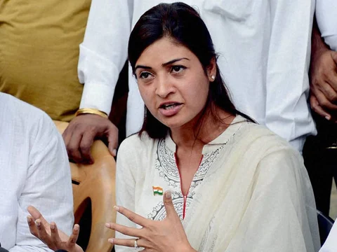 जब गुजरात में हार्दिक की CD फेल हो गई तो अब साहेब ने मंदिर/मस्जिद को मुद्दा बना लिया : अलका लांबा