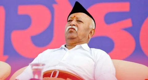 मोहन भागवत के बयान पर ट्विटर पर चला मांफी मांगे RSS, लोग बोले- सावरकर ने अंग्रेजों से मांफी मांगी थी याद है