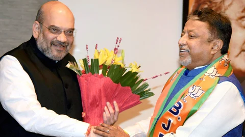 गंगा नहाने से पाप धुलते हैं लेकिन आजकल BJP में आने से भ्रष्टाचार धुल रहे हैं, सुखराम के बाद मुकुल रॉय आ गए हैं
