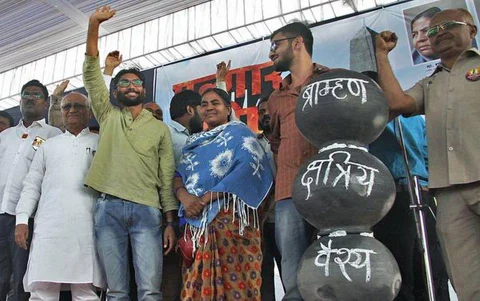 कोरेगांव हिंसा रोकने में नाकाम पुलिस ने जिग्नेश और उमर खालिद को बताया जिम्मेदार, दर्ज की शिकायत