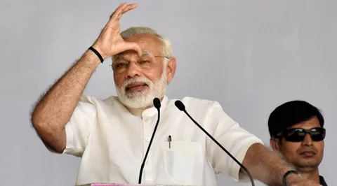 मैं जुमला हूँ… प्रजातंत्र पर लगातार हो रहा हमला हूँ और मैं नोटबंदी हू…बाजार में आई हुई मंदी हूँ