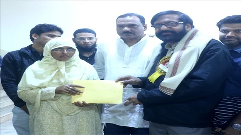 साहित्य अकादमी पाने वाले लेखक ने पेश की मिसाल, मॉब लिंचिंग के शिकार जुनैद की माँ को दी पुरस्कार की राशि