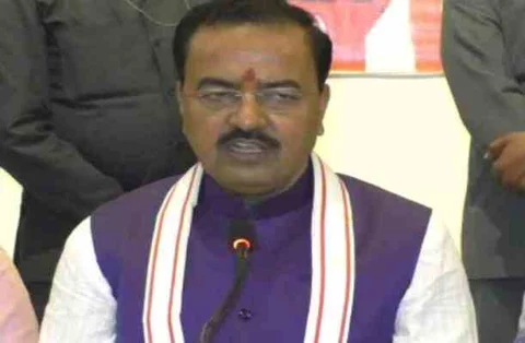 उत्तरप्रदेश: डिप्टी सीएम मौर्य की सभा में लगे मुर्दाबाद के नारे, लोगों ने टमाटर और कुर्सियां भी फेंकी