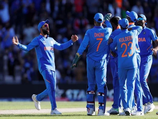 India skipper Virat Kohli with other team mates