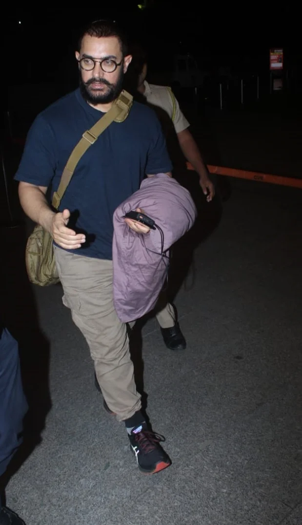 Mr. Perfectionist Aamir Khan snapped at Mumbai airport yesterday