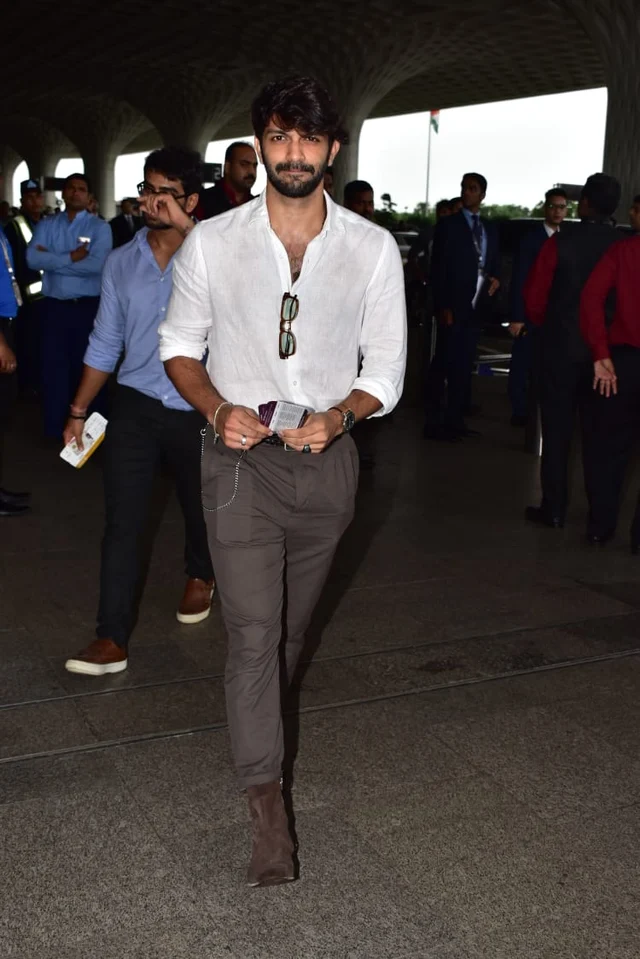 Celebrity Spotting: Akshay Kumar, Sonakshi Sinha, and others captured by shutterbugs