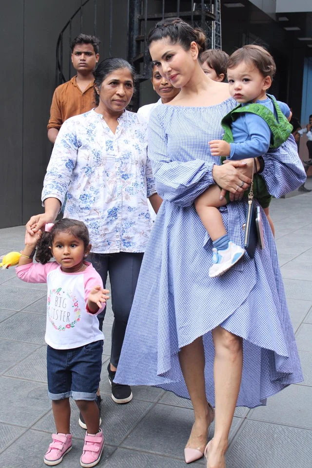 Sunny Leone Spotted with her kids at Juhu