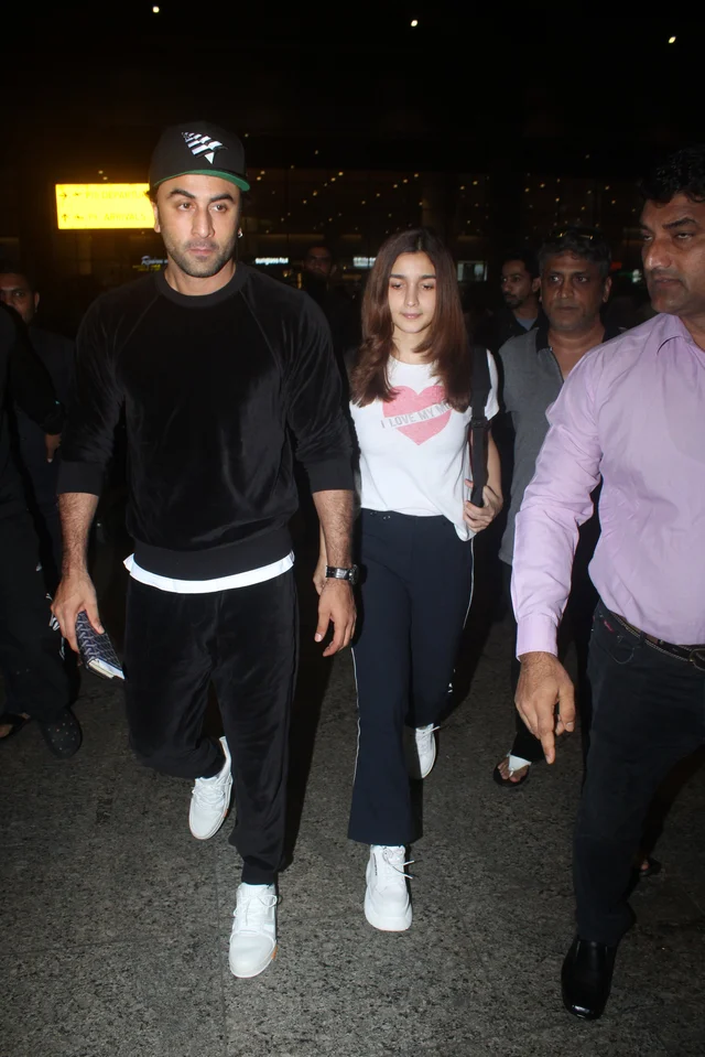 Ranbir Kapoor and Alia Bhatt snapped together on their way back from New York