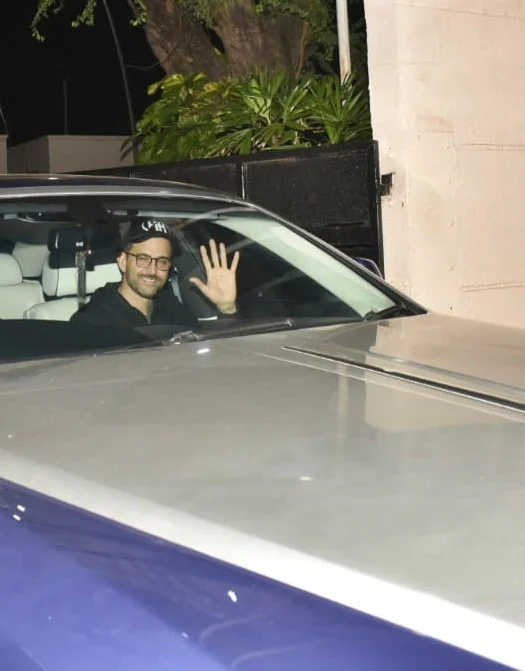 Hrithik Roshan who is currently enjoying the success of Super 30 was seen at the Private Airport of Mumbai.