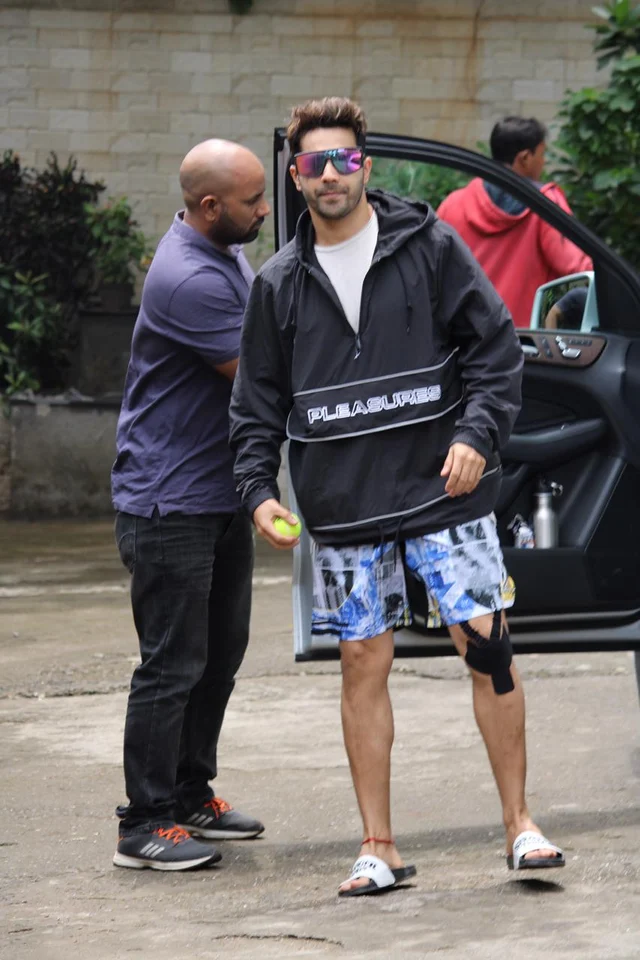 Varun Dhawan Spotted at dance class in Andheri