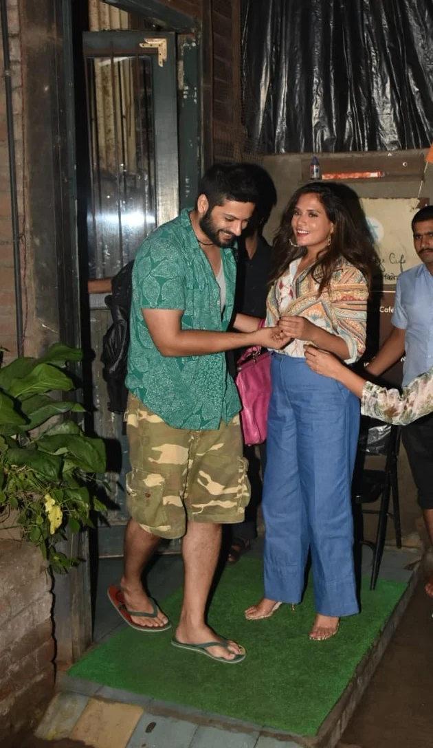 Cuople Richa Chaddha and Ali Fazal clicked by shutterbugs outside Pali Cafe, Bandra