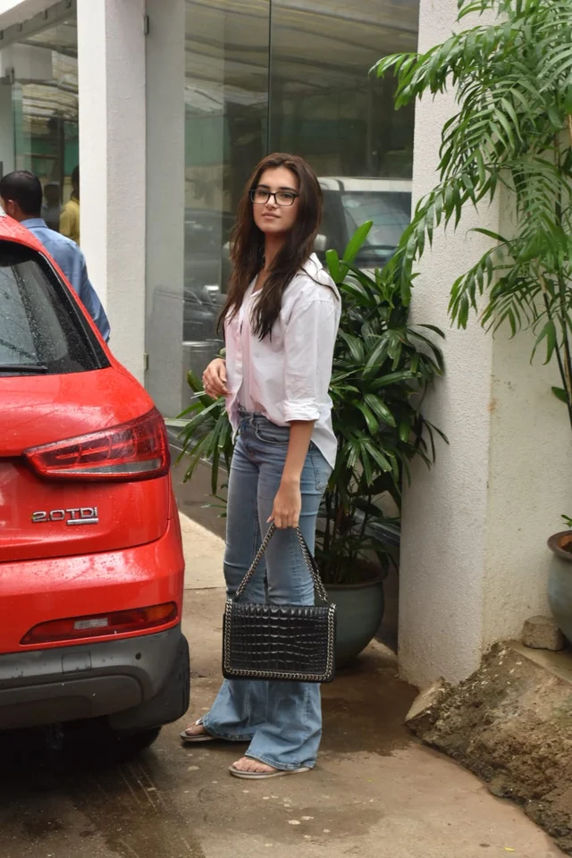 Tara Sutaria clicked by paparazzi.