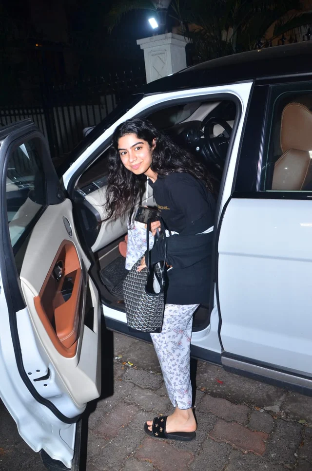Sridevi’s younger daughter Khushi Kapoor was spotted at her Brother Arjun Kapoor’s house in Juhu.