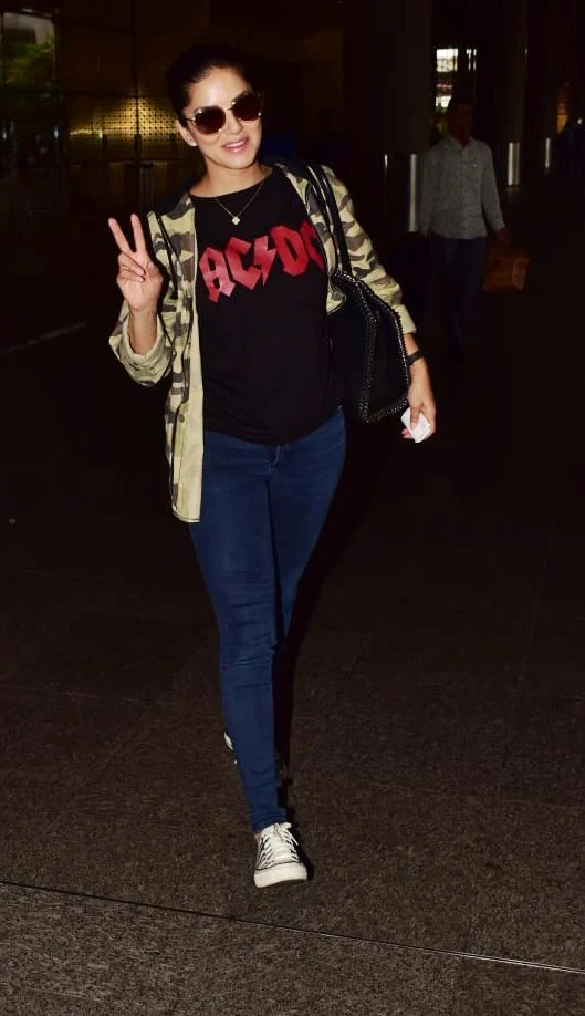 Sunny Leone at Mumbai airport.