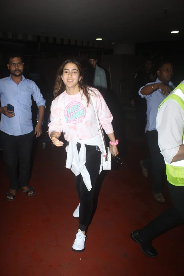 Mumbai airport witnessed Sara Ali Khan who went on vacation with her mom Amrita Singh and brother Ibrahim.