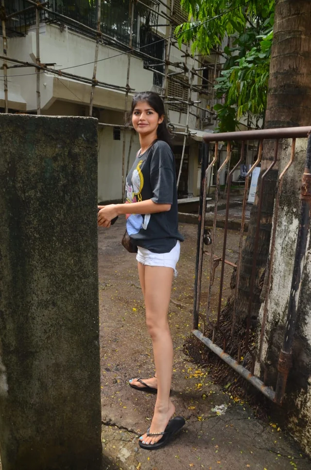 Anjani Dhawan snap at Kromakay salon in Juhu