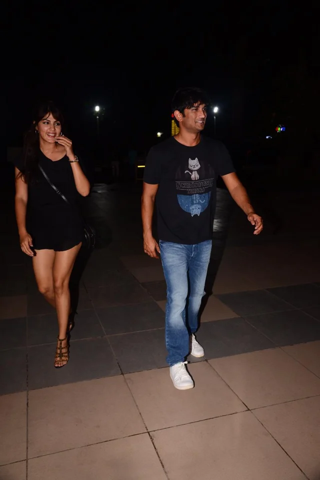 Rhea Chakarborthy and Sushant Singh Rajput Last Night spotted Dirty Buns in Kamala Mill