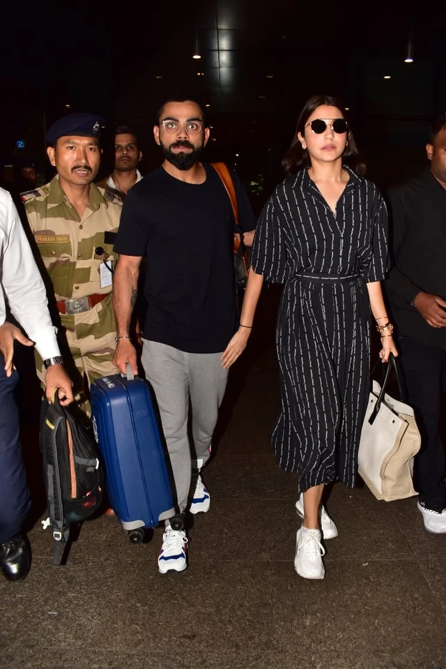 Actor Anushka Sharma and Indian Cricket Team Captain Virat Kholi were spotted at the Mumbai Airport, heading back home. Both were twinning in Black and grey outfits.