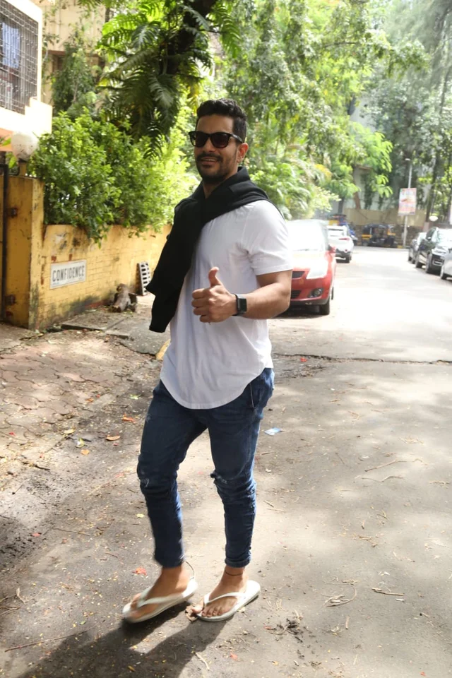 Angad Bedi visiting Octavius Sound Studio for dubbing of upcoming web series 'Inside Edge 2'