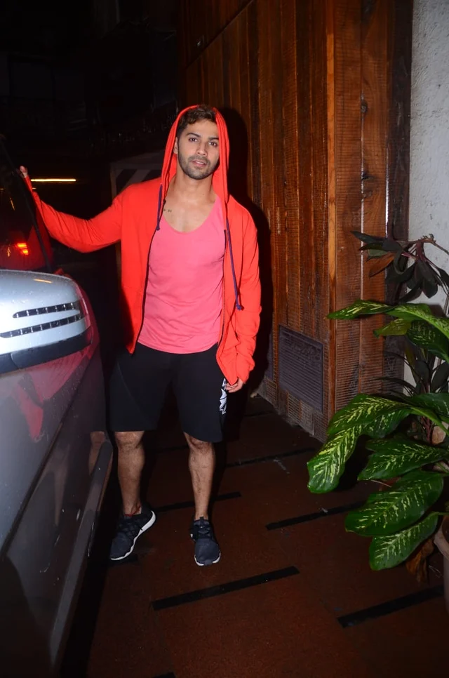 Varun Dhawan was clicked by paparazzi after his dance class.