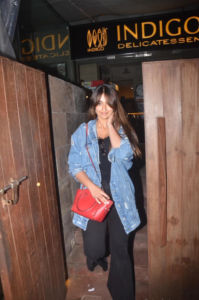 ‘Raid’ actress Ileana D’cruz was clicked by paps at Indigo in Bandra.