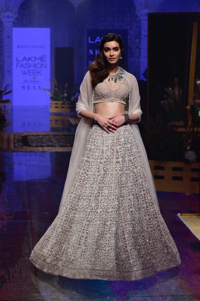 Diana Penty Showstopper for Riddhi Mehra At LFW 2019