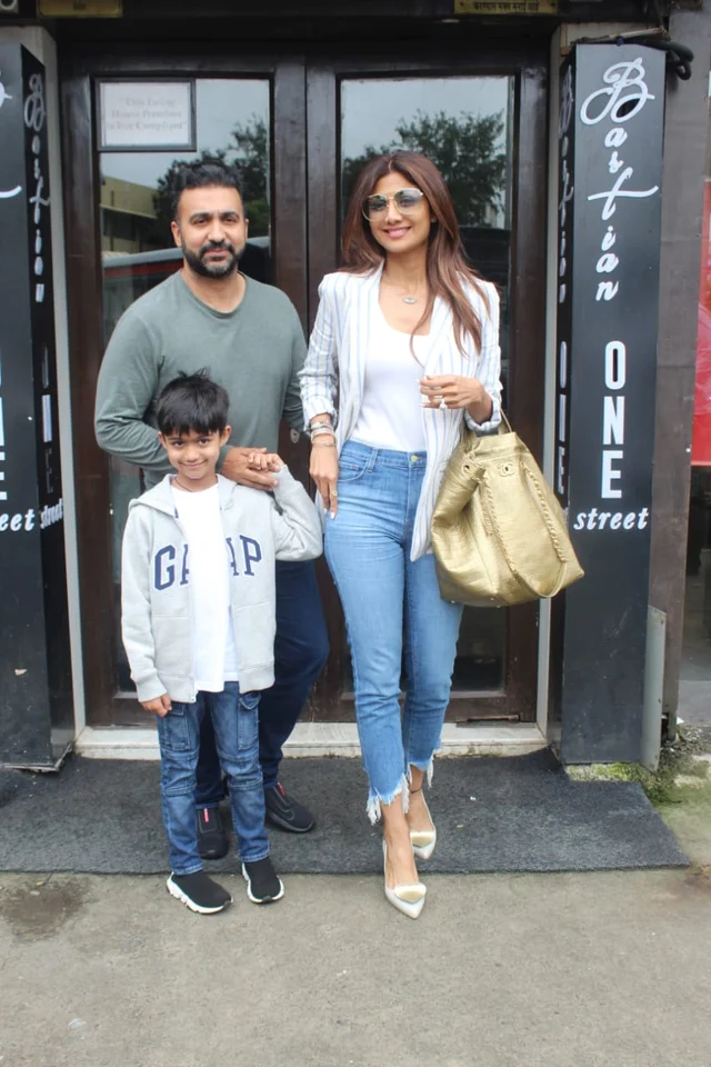 Shilpa Shetty snapped with Husband Raj Kundra at Bastian in Bandra.