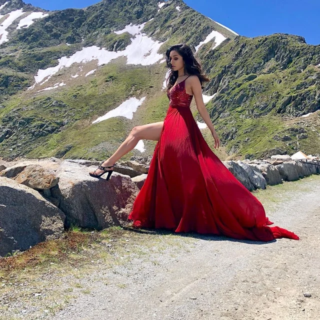Saaho: Shraddha Kapoor stuns in wine coloured dress for 'Enni Sohni' song