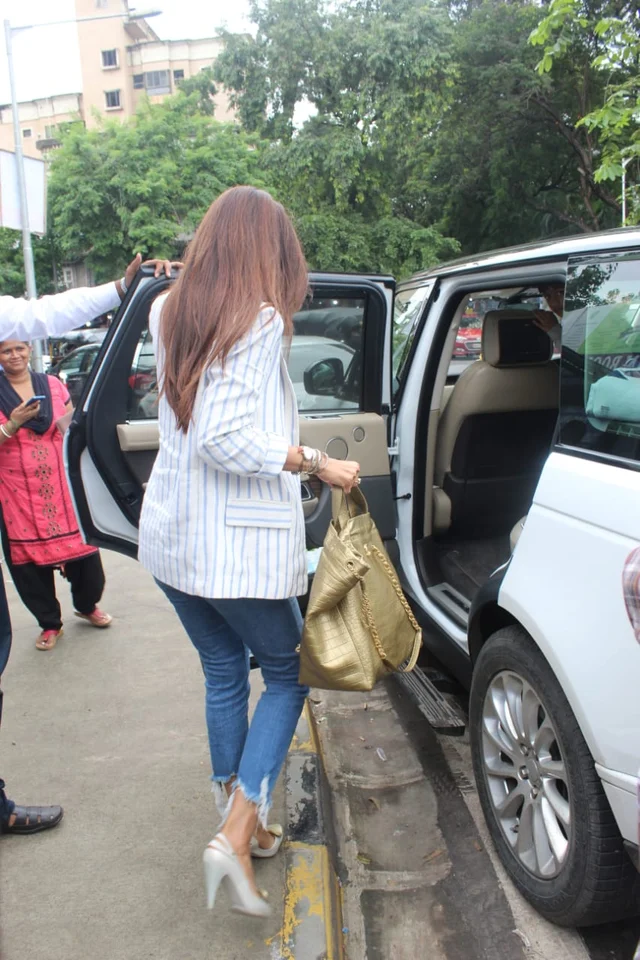 Shilpa Shetty carries a Rs 3.8 Lakh Chanel Bag for a casual family outing
