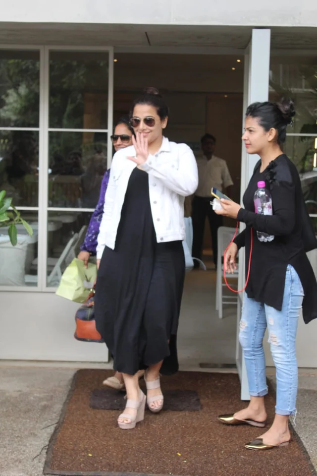 Vidya balan spotted at Sequel in Bandra