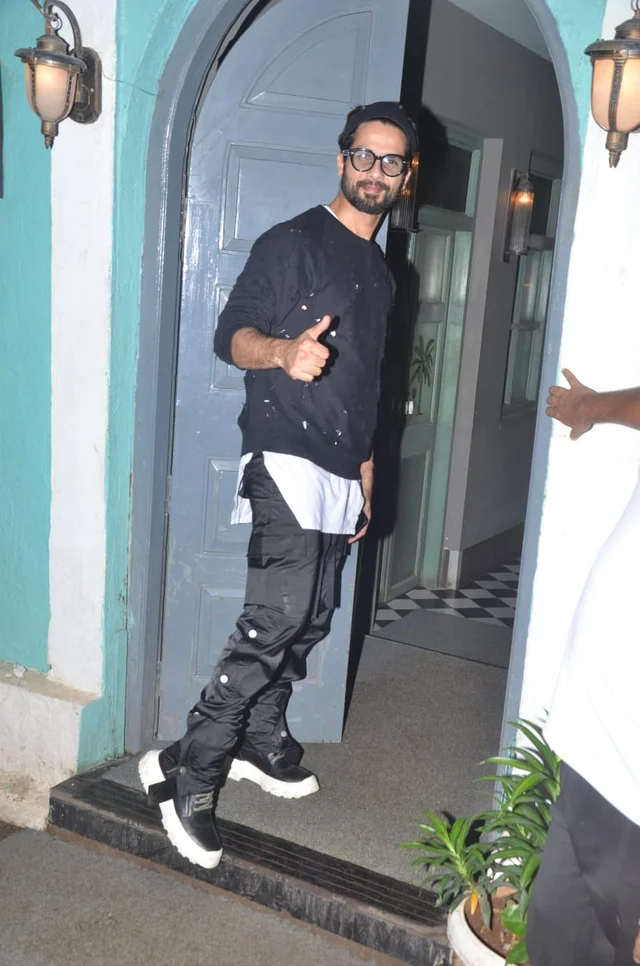 Shahid Kapoor, Karan Johar, Manish Malhora, Siddharth Roy Kapur, Sidharth Malhotra, Athiya Shetty were some faces clicked by paps.