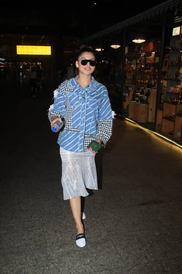 Paparazzi Files: Varun Dhawan, Sameera Reddy and others captured by shutterbugs