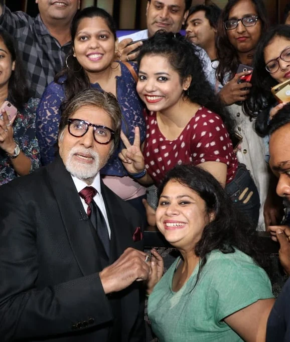 Big B Amitabh Bachchan was at KBC press meet where he happily clicked with his fans on sets of ‘Kaun Banega Crorepati’.