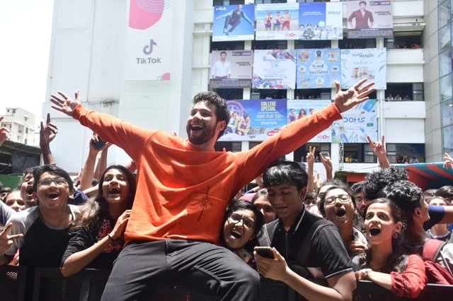 Siddhant haturvedi for Mithibhai college UMANG festival